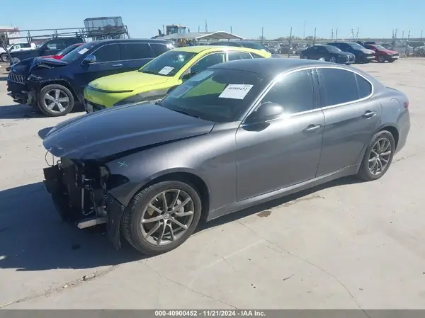 ZARFAMANXL7631848 2020 ALFA ROMEO GIULIA - Image 2
