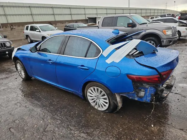 ZARFAMANXM7641118 2021 ALFA ROMEO GIULIA - Image 2