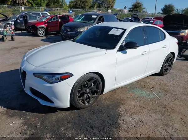 ZARFAMANXM7641524 2021 ALFA ROMEO GIULIA - Image 2