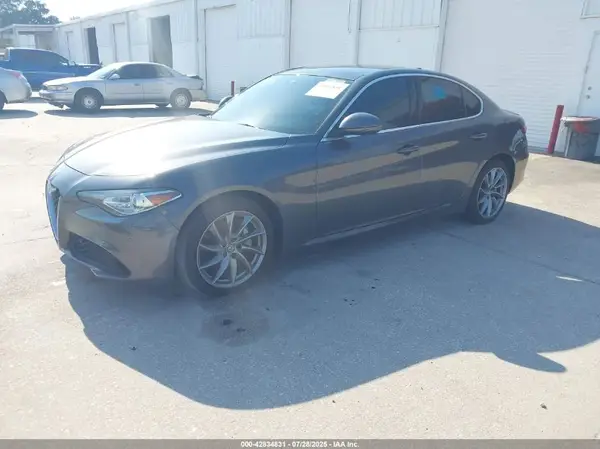 ZARFAMANXM7641751 2021 ALFA ROMEO GIULIA - Image 2