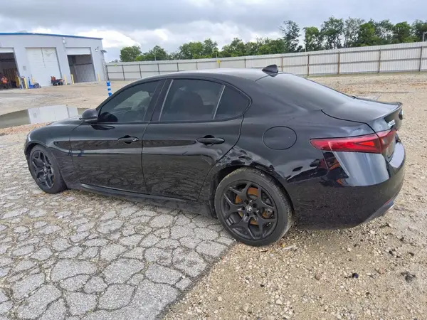 ZARFAMANXM7646366 2021 ALFA ROMEO GIULIA - Image 2
