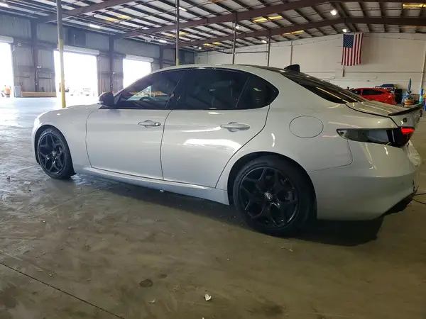 ZARFAMANXM7649140 2021 ALFA ROMEO GIULIA - Image 2