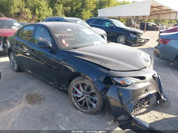 ZARFAMANXP7671028 2023 ALFA ROMEO GIULIA
