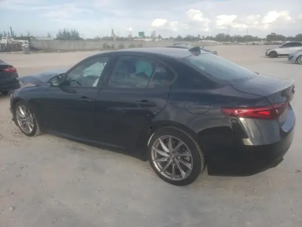 ZARFAMANXP7671482 2023 ALFA ROMEO GIULIA - Image 2