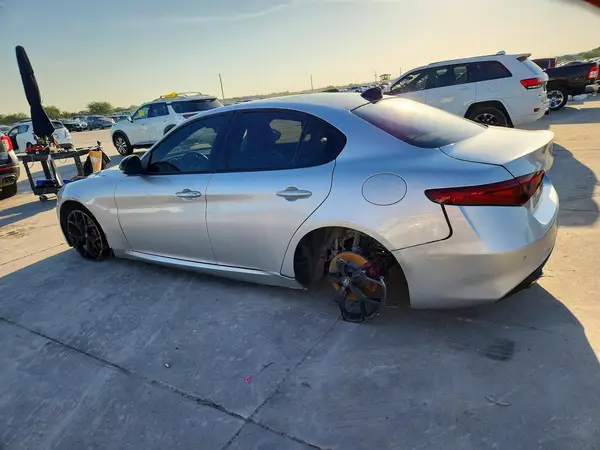 ZARFAMBN0M7639733 2021 ALFA ROMEO GIULIA - Image 2