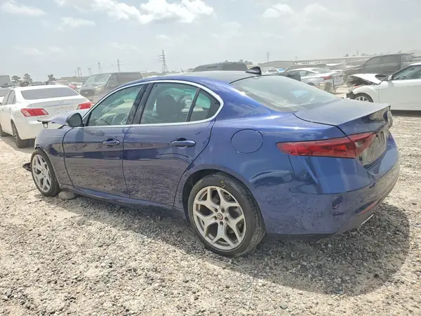ZARFAMBN0M7640249 2021 ALFA ROMEO GIULIA - Image 2
