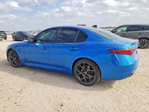 ZARFAMBN0M7643121 2021 ALFA ROMEO GIULIA - Image 2