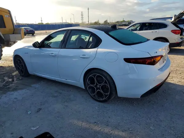 ZARFAMBN0P7668850 2023 ALFA ROMEO GIULIA - Image 2