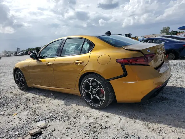ZARFAMBN0P7669075 2023 ALFA ROMEO GIULIA - Image 2