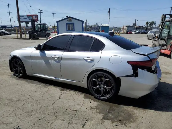 ZARFAMBN1K7604583 2019 ALFA ROMEO GIULIA - Image 2
