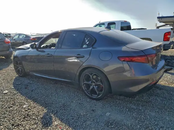 ZARFAMBN1K7606205 2019 ALFA ROMEO GIULIA - Image 2