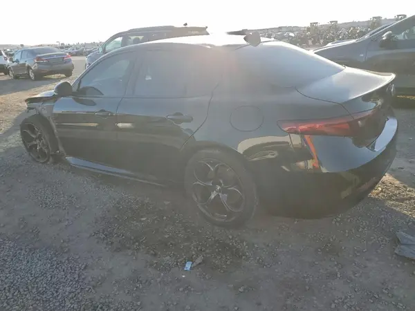 ZARFAMBN1K7609315 2019 ALFA ROMEO GIULIA - Image 2