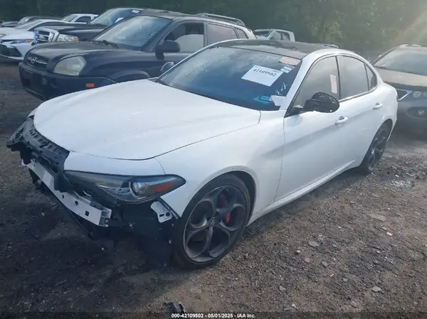 ZARFAMBN1K7621464 2019 ALFA ROMEO GIULIA - Image 2
