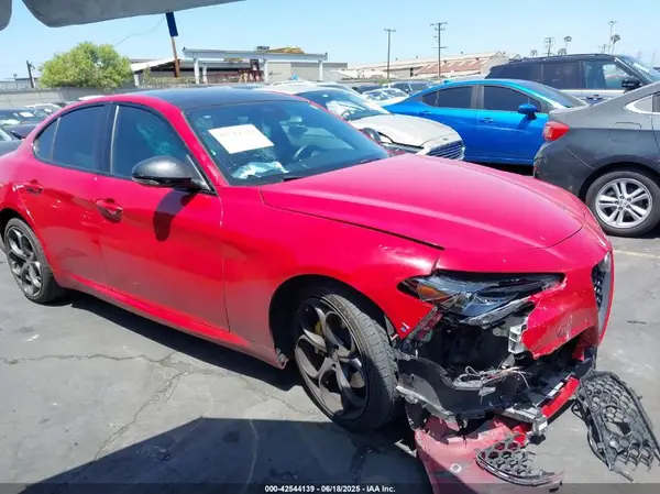 ZARFAMBN1L7631770 2020 ALFA ROMEO GIULIA - Image 1