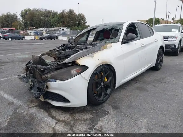 ZARFAMBN1M7647016 2021 ALFA ROMEO GIULIA - Image 2