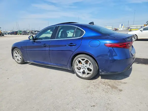 ZARFAMBN1M7647985 2021 ALFA ROMEO GIULIA - Image 2