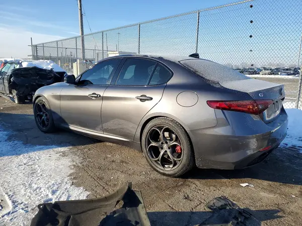 ZARFAMBN1P7669781 2023 ALFA ROMEO GIULIA - Image 2