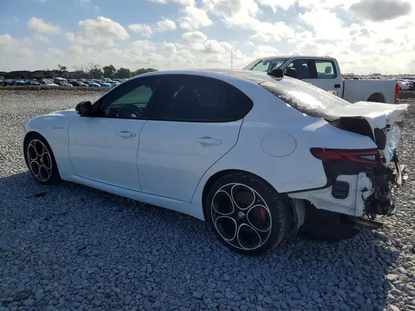 ZARFAMBN1P7676374 2023 ALFA ROMEO GIULIA - Image 2