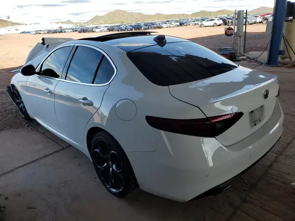 ZARFAMBN2K7598079 2019 ALFA ROMEO GIULIA - Image 2