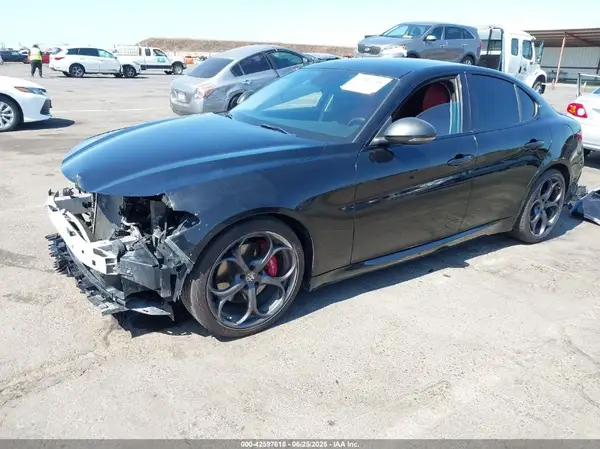 ZARFAMBN2K7603796 2019 ALFA ROMEO GIULIA - Image 2