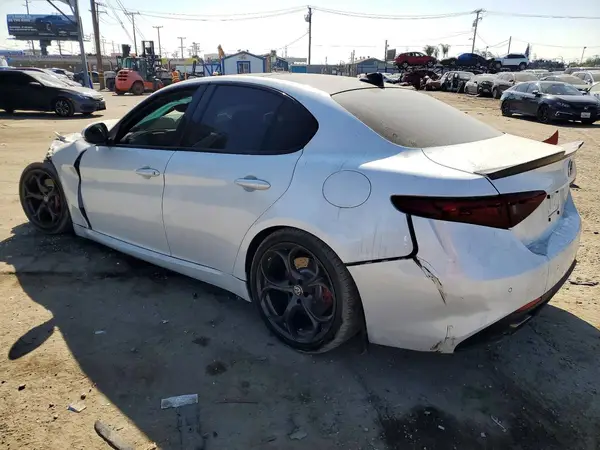 ZARFAMBN2K7604575 2019 ALFA ROMEO GIULIA - Image 2