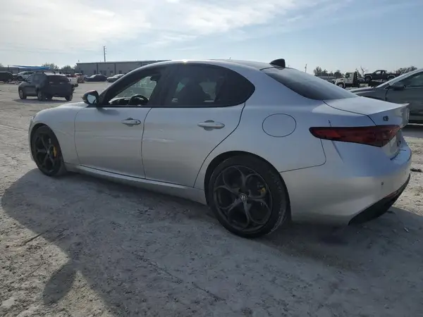 ZARFAMBN2K7609016 2019 ALFA ROMEO GIULIA - Image 2