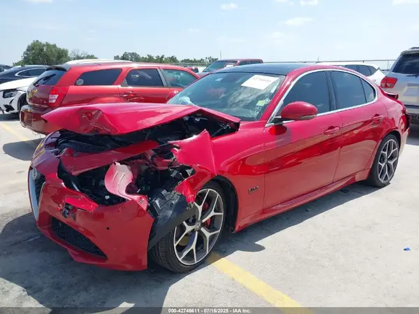 ZARFAMBN2K7611848 2019 ALFA ROMEO GIULIA - Image 2