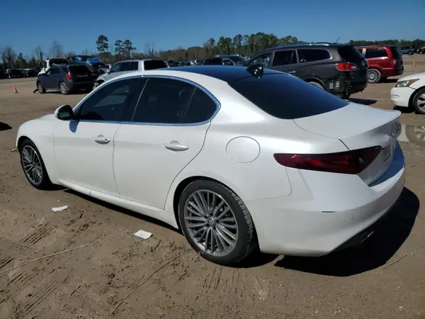 ZARFAMBN2K7621523 2019 ALFA ROMEO GIULIA - Image 2