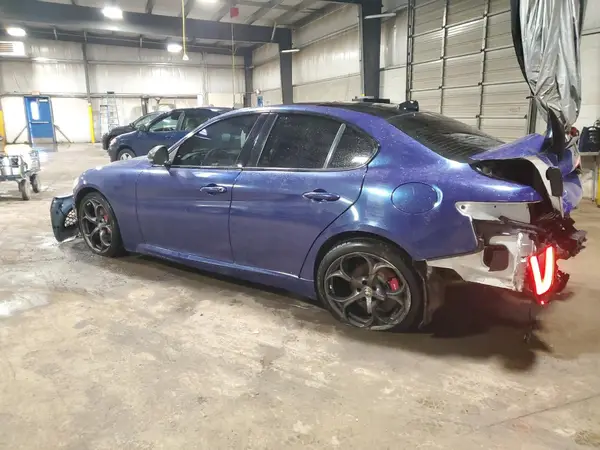 ZARFAMBN2L7626139 2020 ALFA ROMEO GIULIA - Image 2