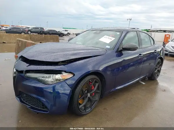 ZARFAMBN2L7626612 2020 ALFA ROMEO GIULIA - Image 2