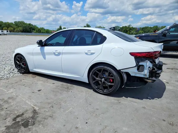 ZARFAMBN2M7644027 2021 ALFA ROMEO GIULIA - Image 2