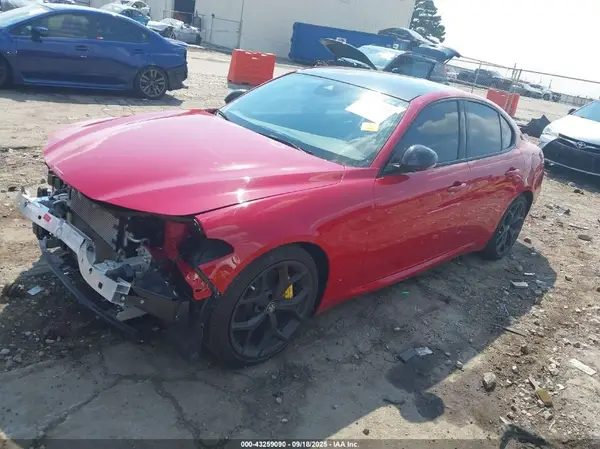 ZARFAMBN2M7646845 2021 ALFA ROMEO GIULIA - Image 2