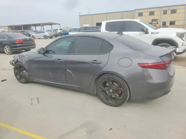 ZARFAMBN2N7652792 2022 ALFA ROMEO GIULIA - Image 2
