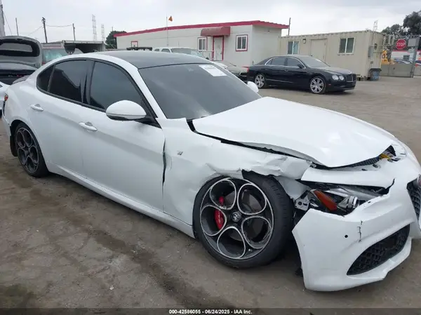 ZARFAMBN2N7656762 2022 ALFA ROMEO GIULIA - Image 1