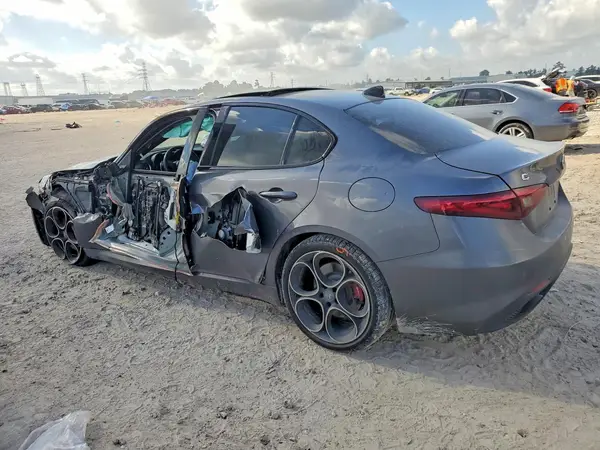 ZARFAMBN2N7660620 2022 ALFA ROMEO GIULIA - Image 2