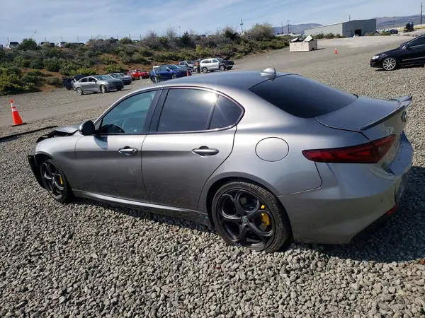 ZARFAMBN3K7605816 2019 ALFA ROMEO GIULIA - Image 2