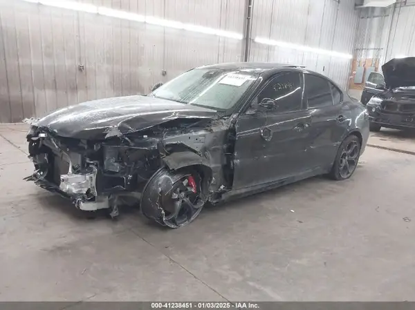 ZARFAMBN3K7608778 2019 ALFA ROMEO GIULIA - Image 2