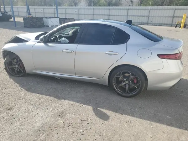 ZARFAMBN3K7612684 2019 ALFA ROMEO GIULIA - Image 2
