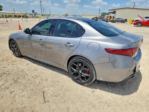 ZARFAMBN3L7626697 2020 ALFA ROMEO GIULIA - Image 2