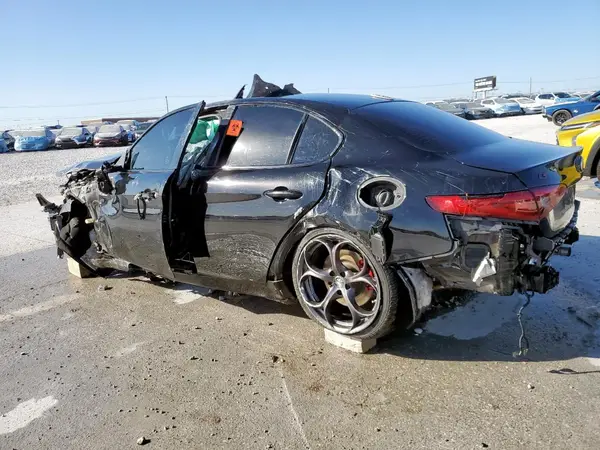 ZARFAMBN3L7635786 2020 ALFA ROMEO GIULIA - Image 2