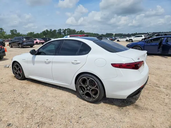 ZARFAMBN3N7660416 2022 ALFA ROMEO GIULIA - Image 2