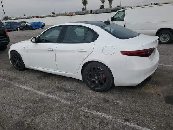 ZARFAMBN3N7665390 2022 ALFA ROMEO GIULIA - Image 2