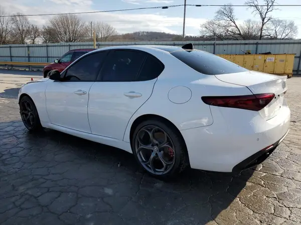 ZARFAMBN4L7635554 2020 ALFA ROMEO GIULIA - Image 2