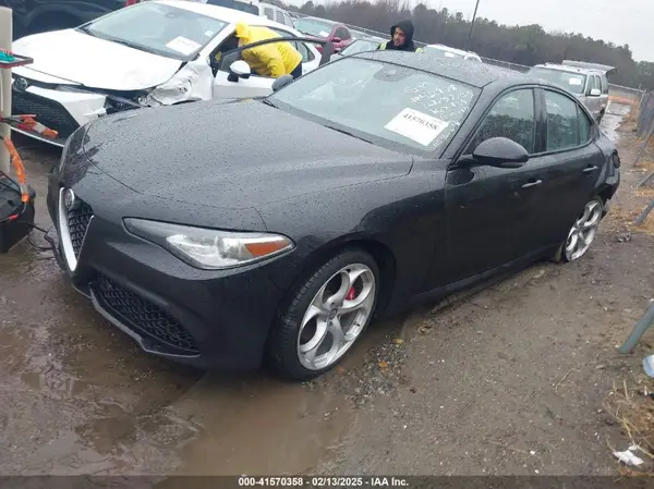 ZARFAMBN4M7641727 2021 ALFA ROMEO GIULIA - Image 2