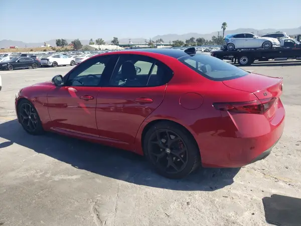 ZARFAMBN4M7646233 2021 ALFA ROMEO GIULIA - Image 2