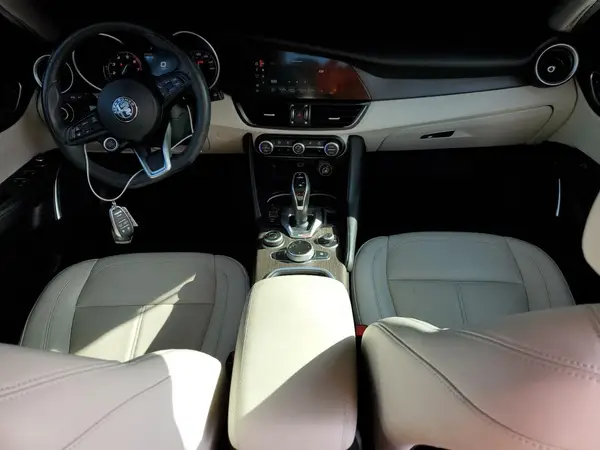 ZARFAMBN4M7647771 2021 ALFA ROMEO GIULIA - Image 8