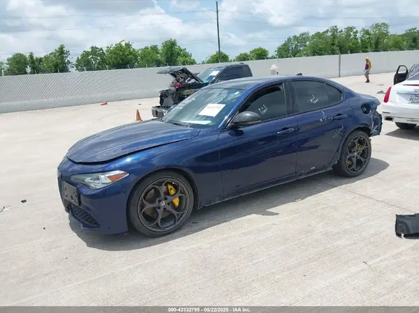 ZARFAMBN4M7648578 2021 ALFA ROMEO GIULIA - Image 2