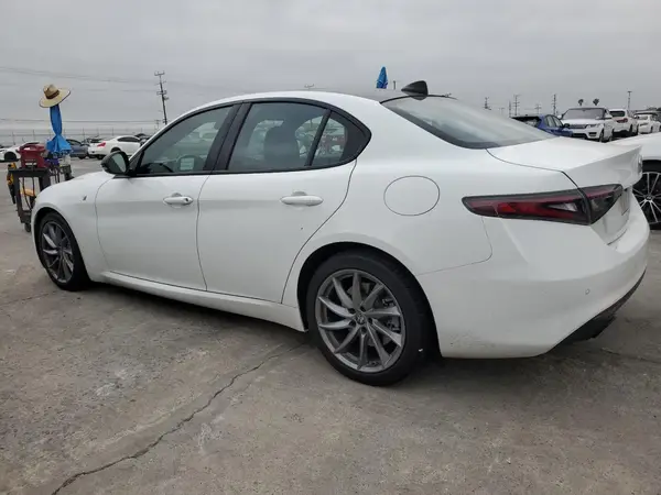 ZARFAMBN4R7684973 2024 ALFA ROMEO GIULIA - Image 2