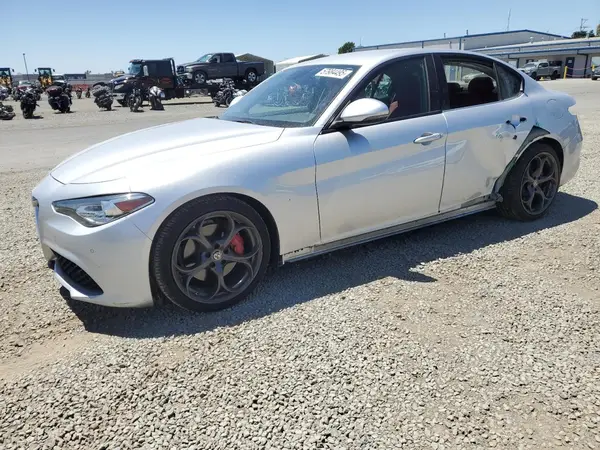 ZARFAMBN5K7605302 2019 ALFA ROMEO GIULIA - Image 1