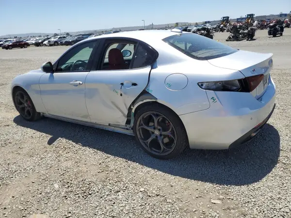 ZARFAMBN5K7605302 2019 ALFA ROMEO GIULIA - Image 2